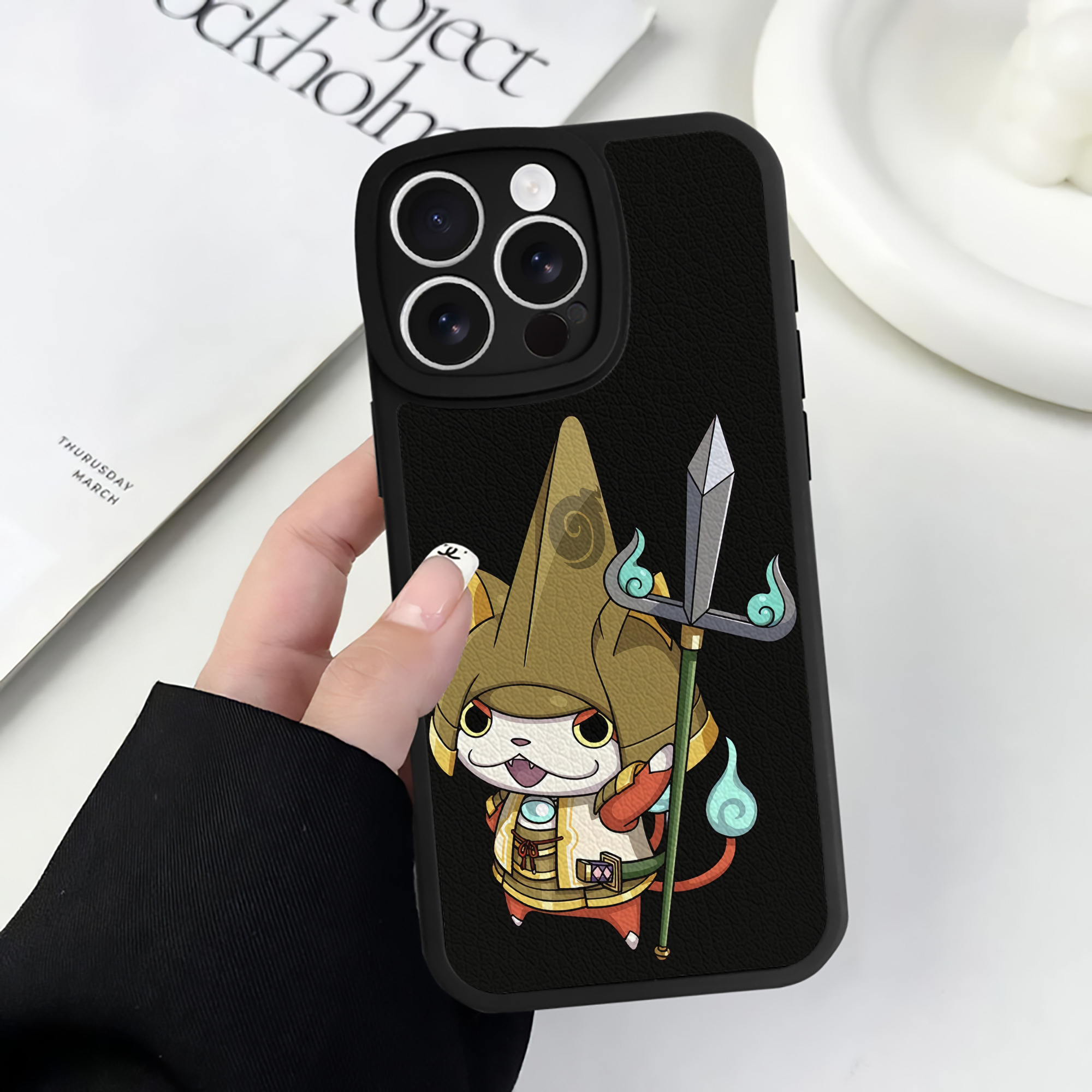 （画像用） 妖怪ウォッチ Yo-kai Watch 【iPhone 16シリーズ対応】シリコンスマホケース（レザー調） 材質：シリコン